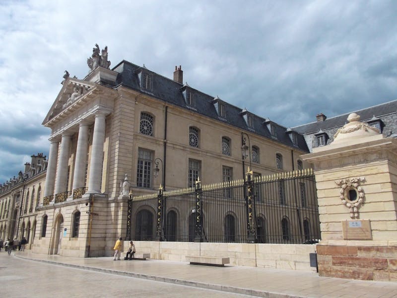Am Herzogspalast in Dijon, im Burgund - ©Dr. Michael Krause - Eberhardt TRAVEL
