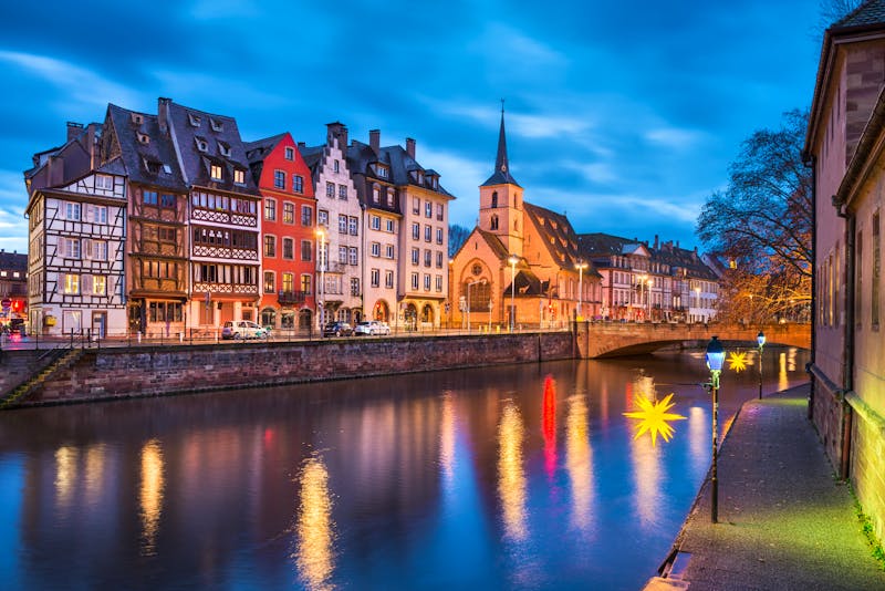 Altstadt in Straßburg zur Weihnachtszeit - ©©Mapics - stock.adobe.com