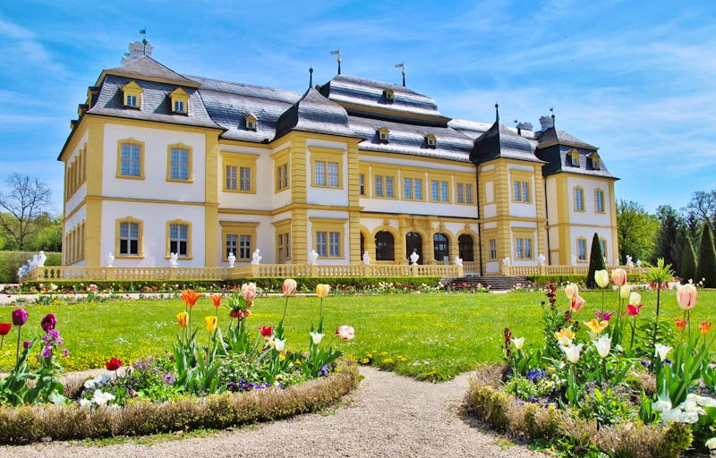 Schloss Veitshöchheim mit Hofgarten - ©Franz Gerhard - stock.adobe.com