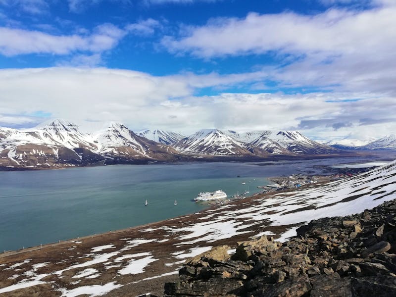 Spitzbergen - Blick auf den Isfjord und Longyearbyen - ©Astrid Janke