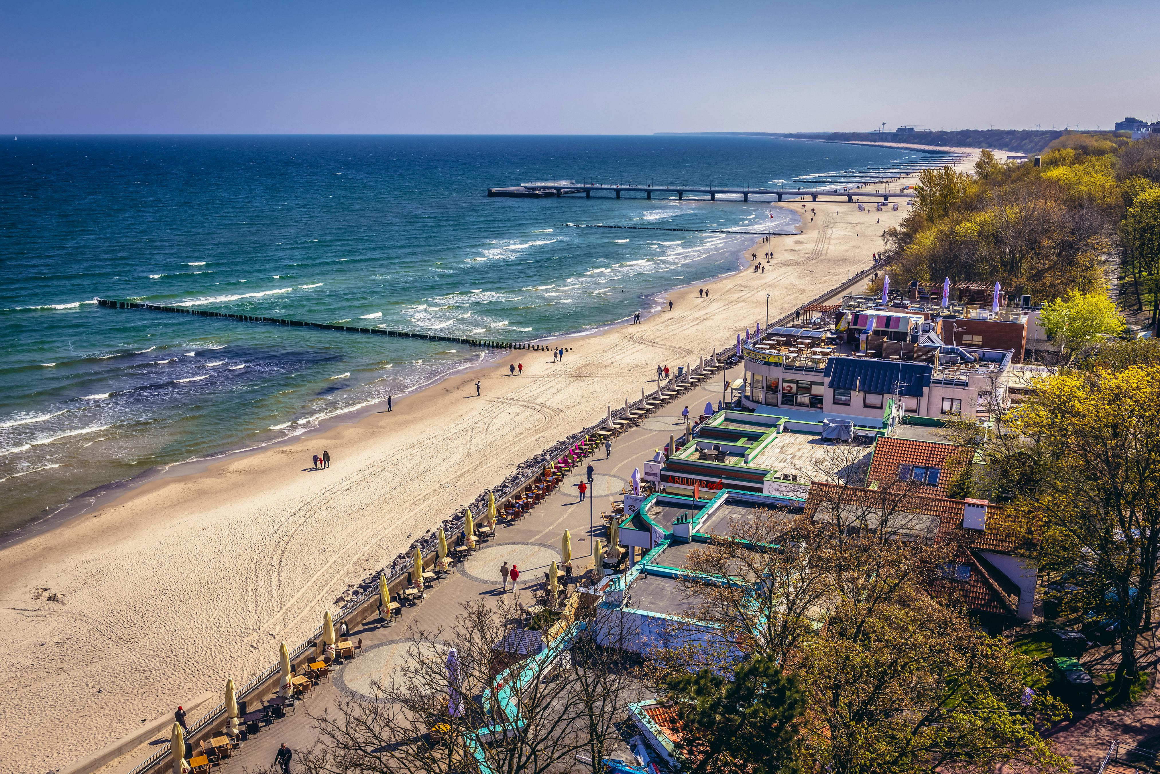 Blick auf die Strandpromenade von Kolberg&nbsp;&ndash;&nbsp;&copy;&nbsp;©Fotokon - stock.adobe.com
