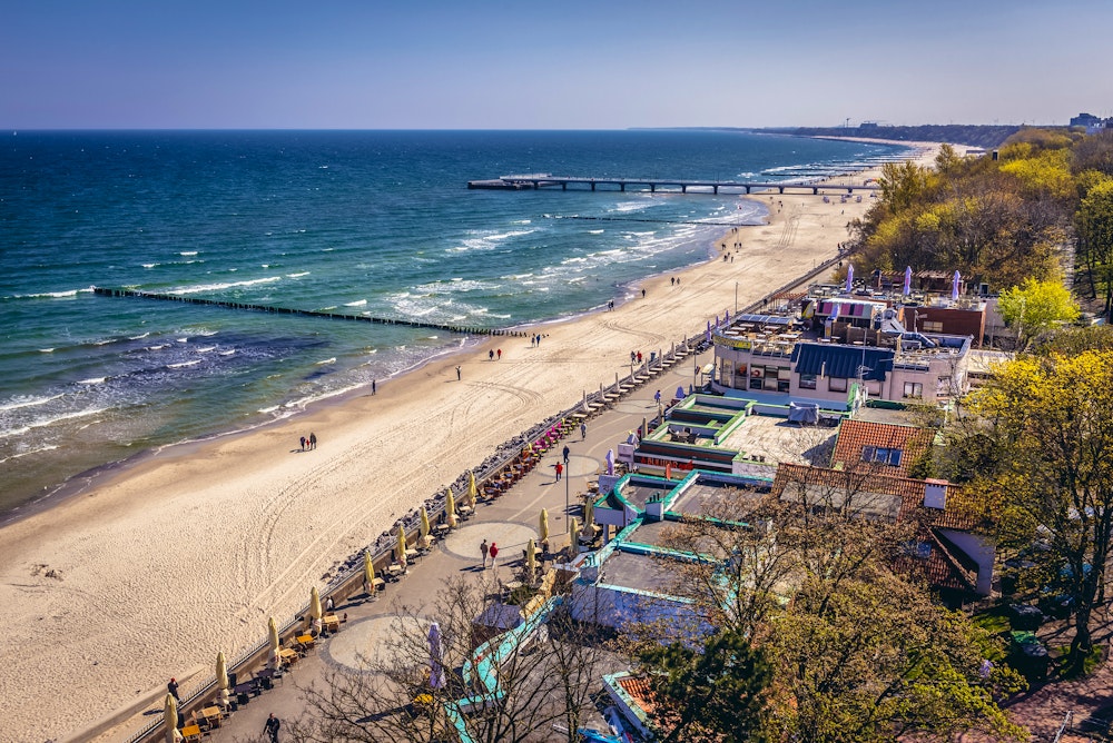 Blick auf die Strandpromenade von Kolberg – © ©Fotokon - stock.adobe.com