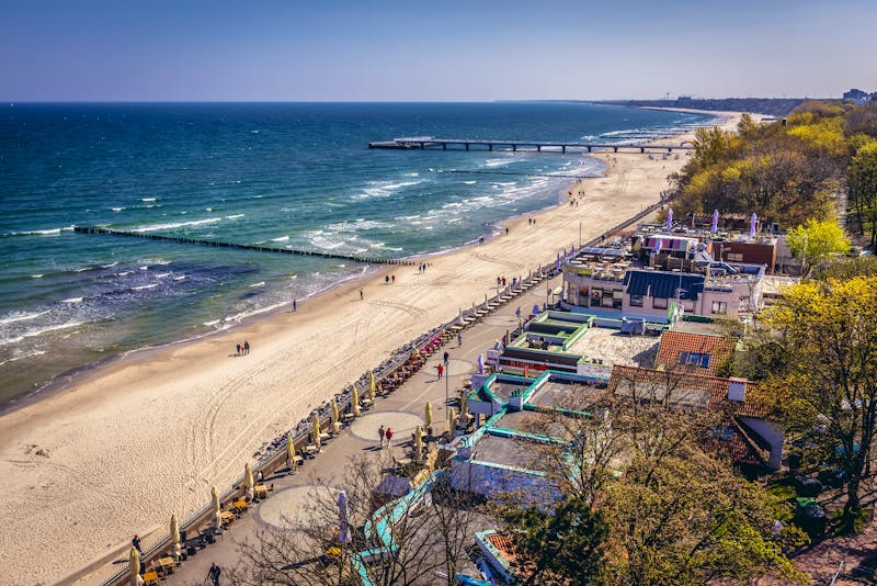 Blick auf die Strandpromenade von Kolberg - ©©Fotokon - stock.adobe.com
