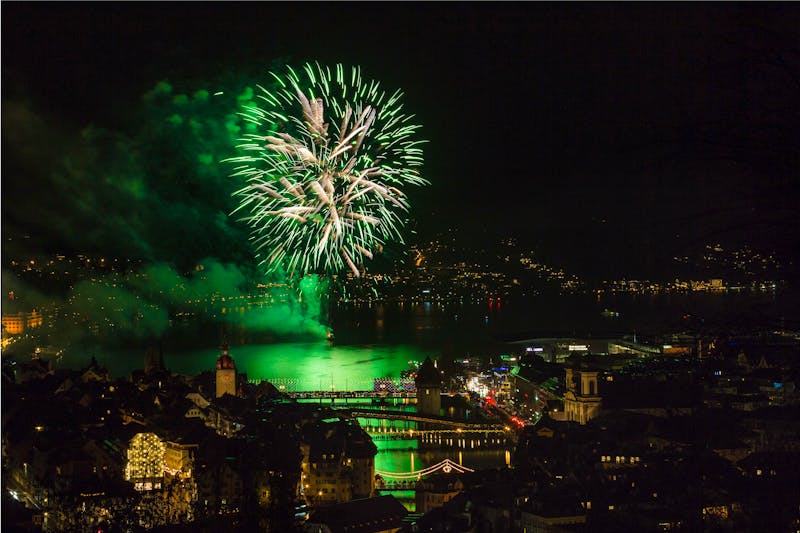 Neujahrsfeuerwerk Luzern  - &copy;Socher / Eibner-Pressefoto - Adobe Stockphoto