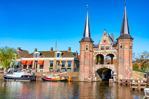 Am Reichsmonument Waterpoort, Sneek, Holland &ndash; &copy; ©Comofoto - stock.adobe.com