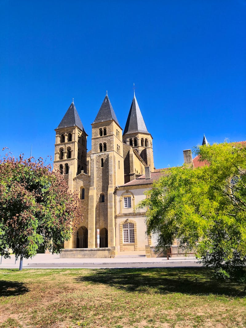 Die Wallfahrtskirche von Paray-le-Monial - ©Ferdinand Tieze - Eberhardt TRAVEL