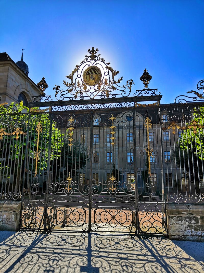 Das Tor zu Napoleo Bonapartes Schule in Autun - ©Ferdinand Tieze - Eberhardt TRAVEL