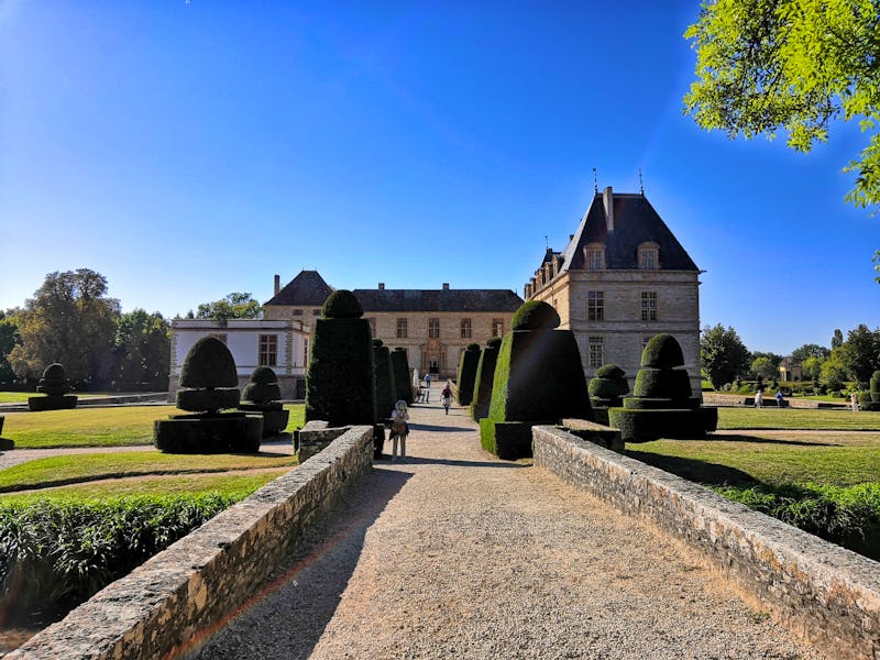 Das Chateau de Cormatin von vorne - ©Ferdinand Tieze - Eberhardt TRAVEL