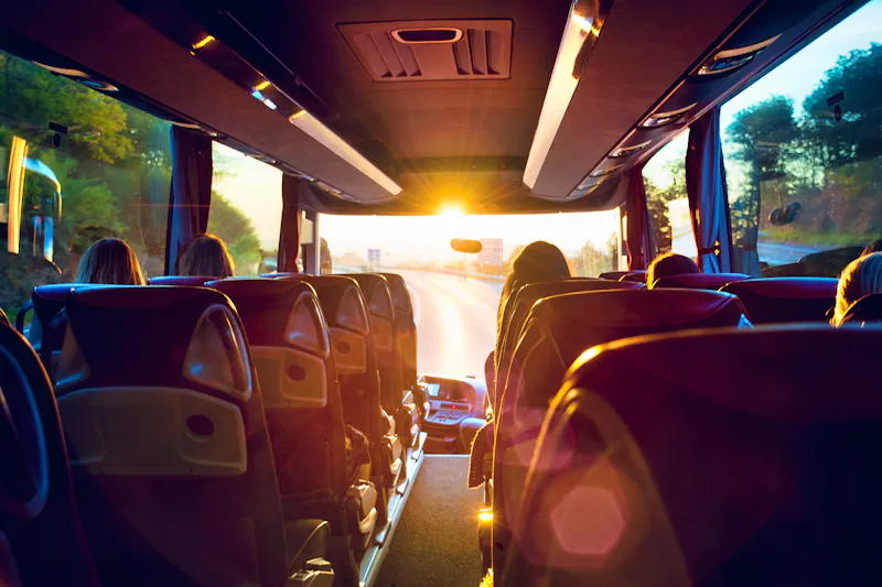 Bus innen Busreise in den Sonnenaufgang  - &copy;©Petair - stock.adobe.com