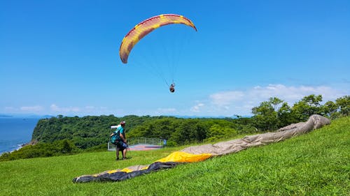Gleitschirm Flugplatz an der Pazifikküste Costa Ricas &ndash; &copy; Eberhardt TRAVEL - Ria Heilmann