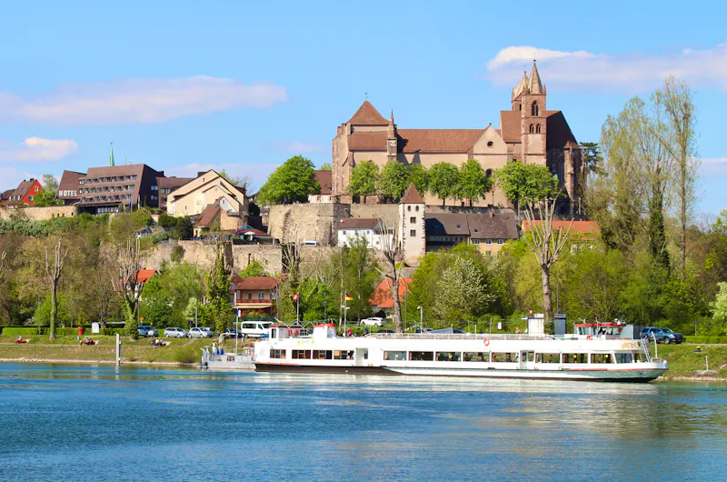 Schifffahrt auf dem Rhein bei Breisach - &copy;©Hans-Martin Goede - stock.adobe.com