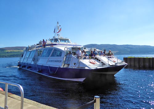 Bootsfahrt auf dem Loch Ness &ndash; &copy; Eberhardt TRAVEL - Sabine Letzybyll
