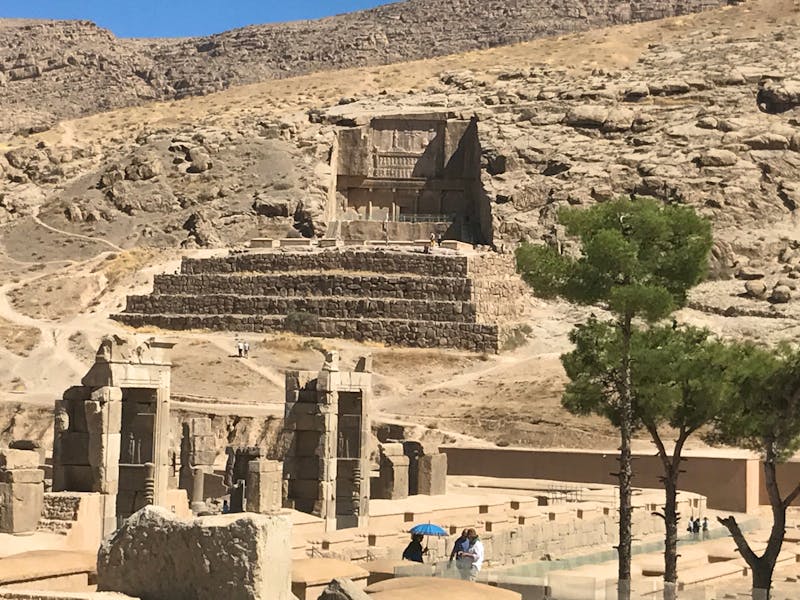 Persepolis - Blick zu einem der Fels-Gräber - ©Isabel Braksiek