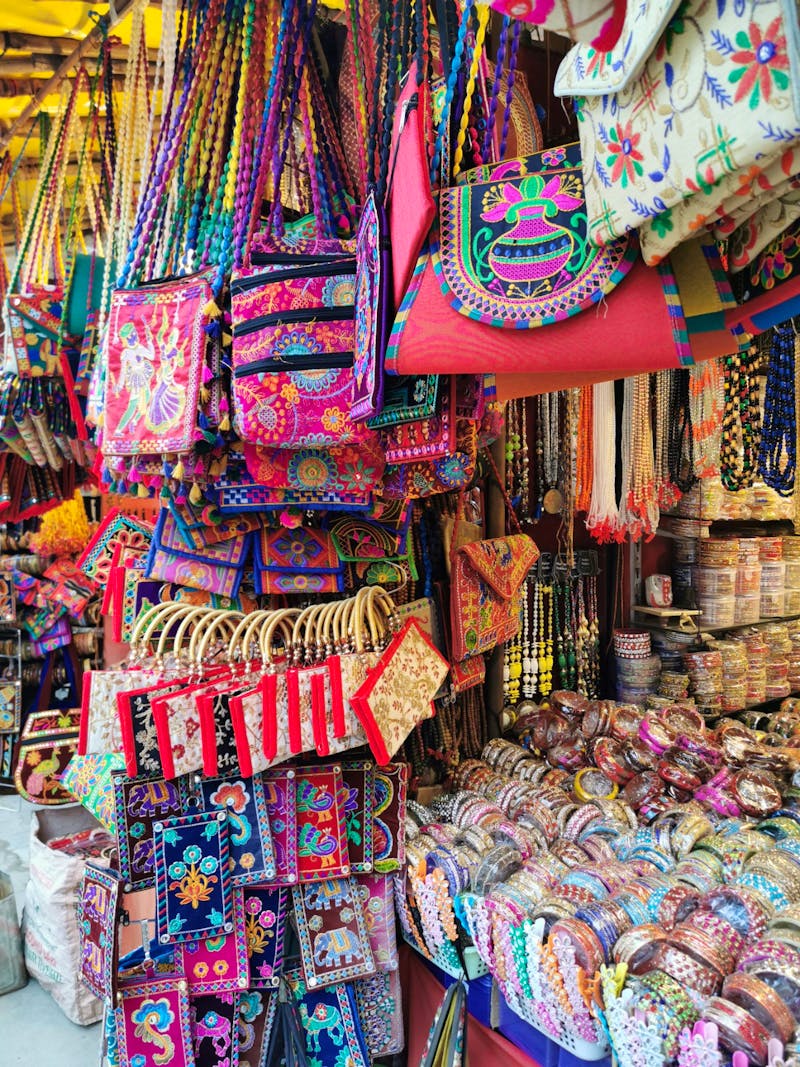 Eine Farbexplosion an einem der Stände in Pushkar - ©Simone Willner - Eberhardt TRAVEL