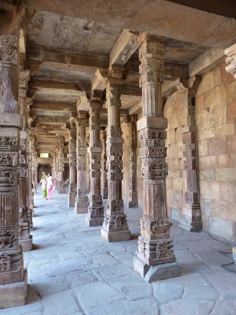 Delhi - in der Qtab-Minarett (Qutb Minar) - &copy;Maria Michel - Eberhardt TRAVEL