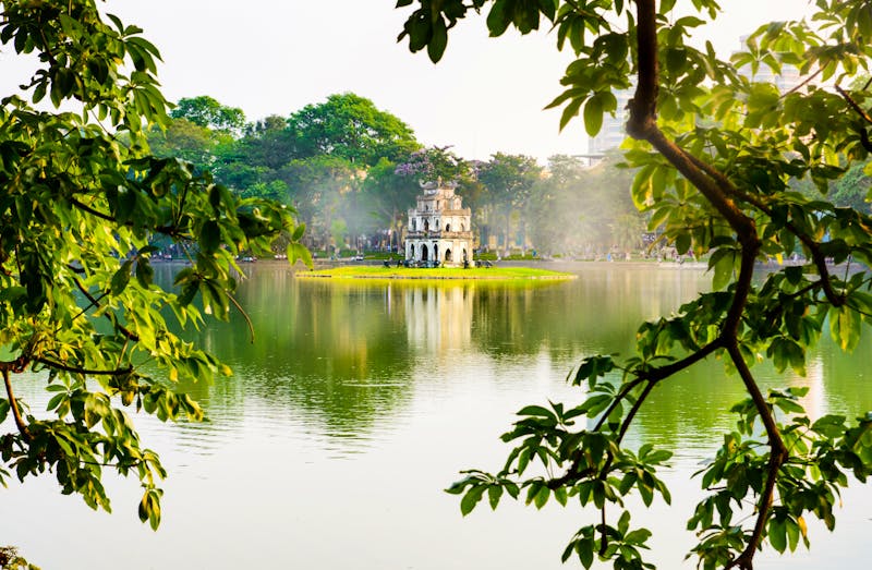 Hanoi - Schildkröten - Turm auf einer Insel im Hoan Kiem-See - ©©creativefamily - stock.adobe.com