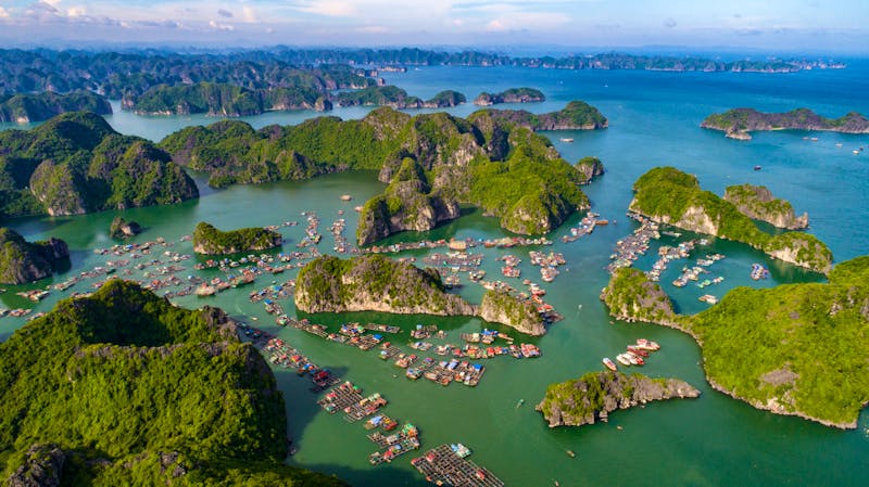 Blick auf die Lan Ha-bucht und Hai Phong in der Ha Long-Region - ©©binhho image - stock.adobe.com