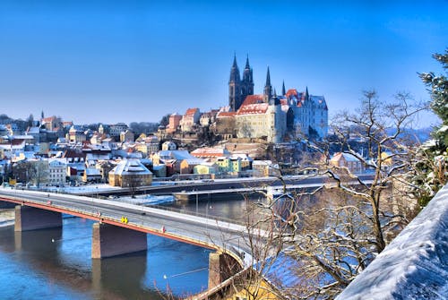 Meissen - Elbe und Albrechtsburg im Winter &ndash; &copy; ©LianeM - stock.adobe.com