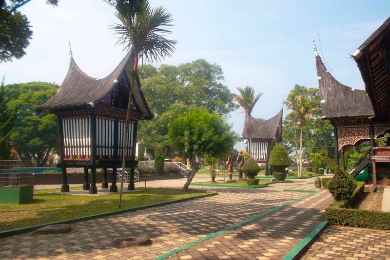 Minangkabau-Ensemble im Museum von Bukittinggi - ©Michael Krause - Eberhardt TRAVEL