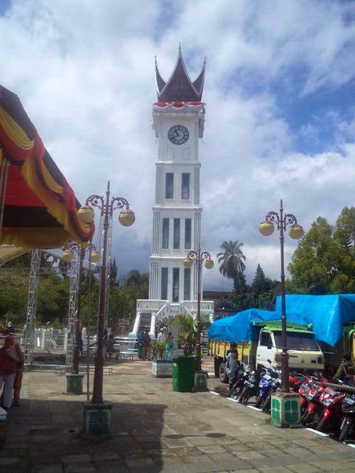 Uhrturm in Bukittinggi &ndash; &copy; Michael Krause - Eberhardt TRAVEL