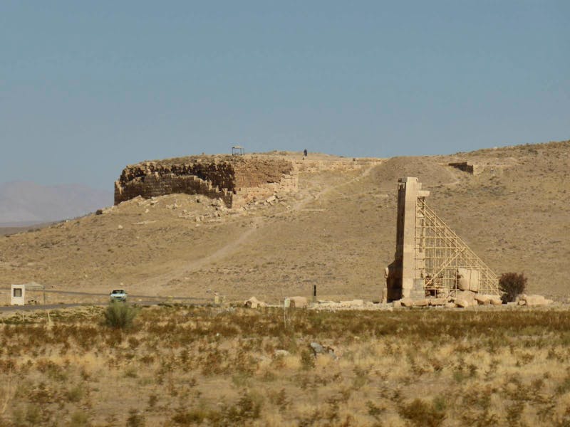 Pasargadae - Reste des Schatzhauses und des Feuertempels - ©Dirk Schlosser