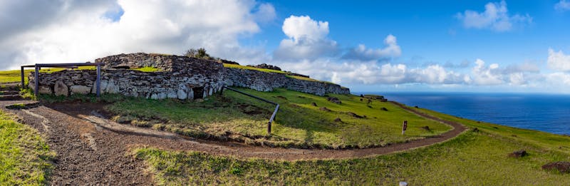 Orongo Kultstätte am Vulkan Rano Kau  - ©©lblinova - stock.adobe.com