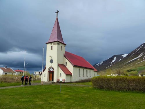 Die Kirche von Flatey &ndash; &copy; Marion Kottlos
