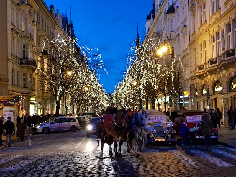 Romantische Beleuchtung in der Innenstadt von Prag - ©Madlen Häschel