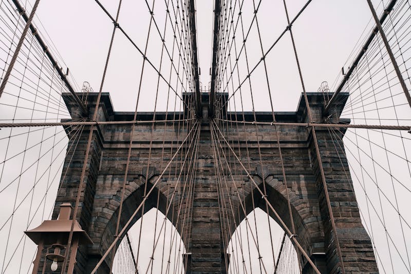 Brooklyn Bridge, New York City im Winter - ©©Peeraphotography - stock.adobe.com