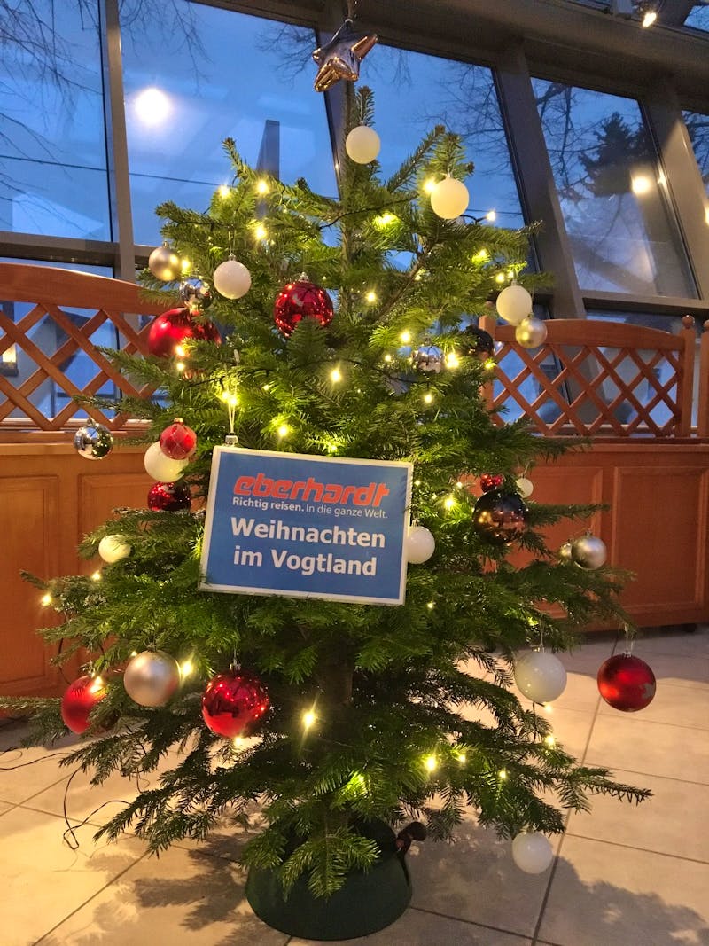 Weihnachtsbaumschmücken - ©Christin Kuschka