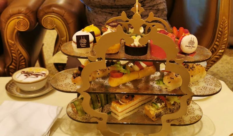 Luxuriöse Häppchen im Emirates Palace Hotel Abu Dhabi - ©Simone Willner
