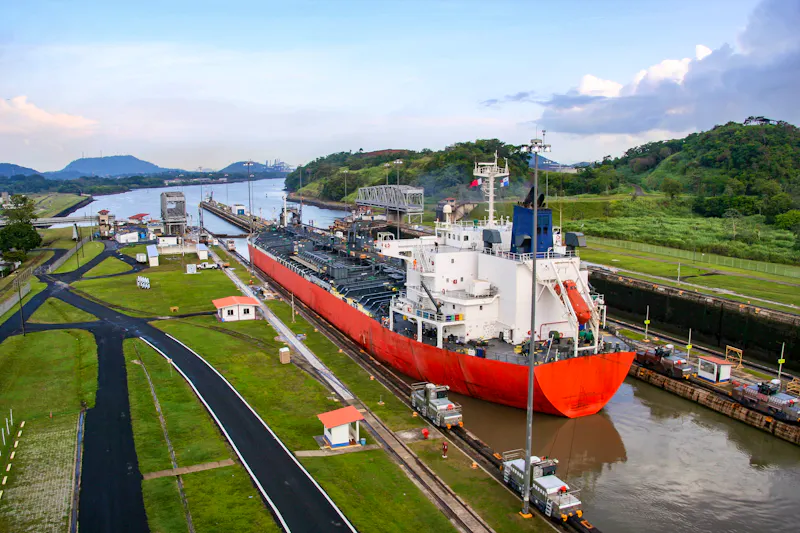 Panama-Kanal bei Panama-Stadt - &copy;©evenfh - stock.adobe.com