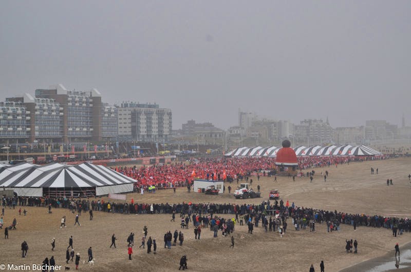 Neujahrsschwimmen in Scheveningen - ©Martin Büchner