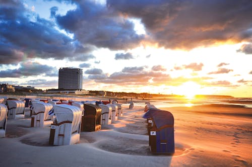 Hotel Neptun in Warnemünde - Sonnenuntergang am Strand &ndash; &copy; Hotel Neptun