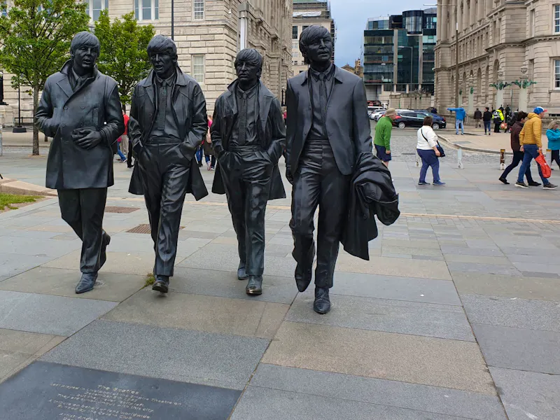 Stadtrundgang in Liverpool - Beatles-Denkmal für John, Paul, George und Ringo am Royal Albert Dock - &copy;Benjamin Rodriguez Manzanares - Eberhardt TRAVEL