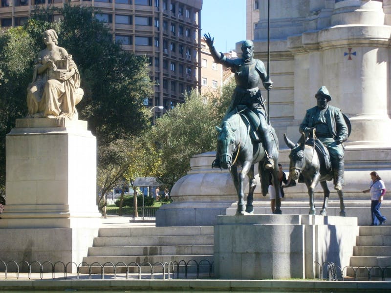 Cervantes-Denkmal auf dem Plaza de Espana in Madrid mit Don Quijote und Sancho Panza - ©Barbara Pflicke - Eberhardt TRAVEL