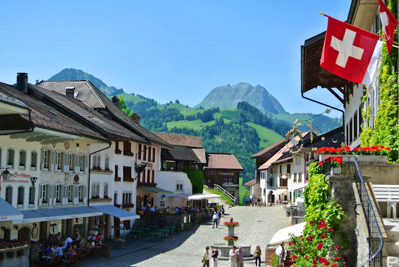 Die Hauptstraße von Gruyeres - &copy;Gerd Przybyla - Eberhardt TRAVEL