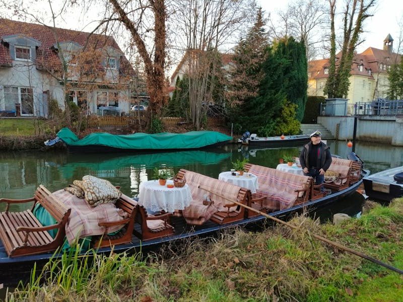 Winterliche Kahnfahrt mit Glühwein, der nette Fährmann - ©Andrej Kulikov