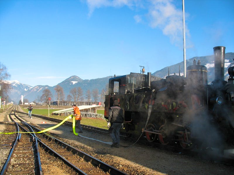 Silvesterzug beim Wasser-Auffüllen - ©Ina Lakermann
