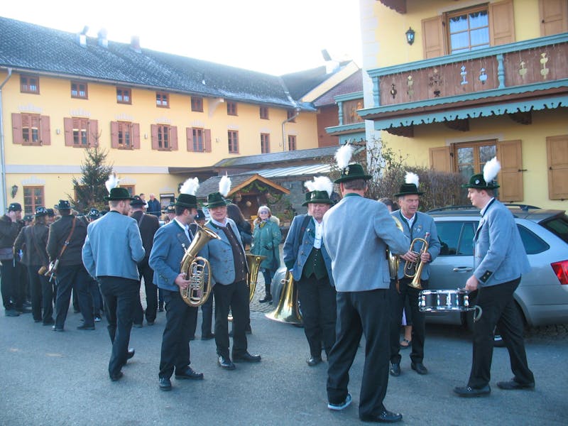 Böllerschießen vor dem Happpinger Hof - ©Ina Lakermann