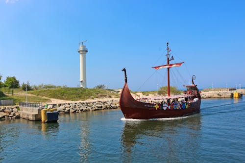 Wikingerschiff an der Ostseeküste von Kolberg &ndash; &copy; Eberhardt TRAVEL - Kristin Weigel