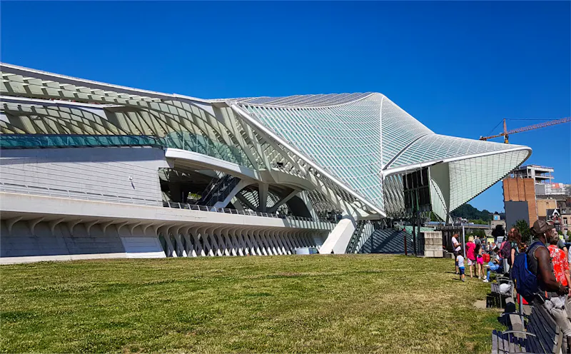 Bahnhof Liege-Guillemins in Lüttich - Belgien - &copy;Eberhardt TRAVEL - Marlies Thrum