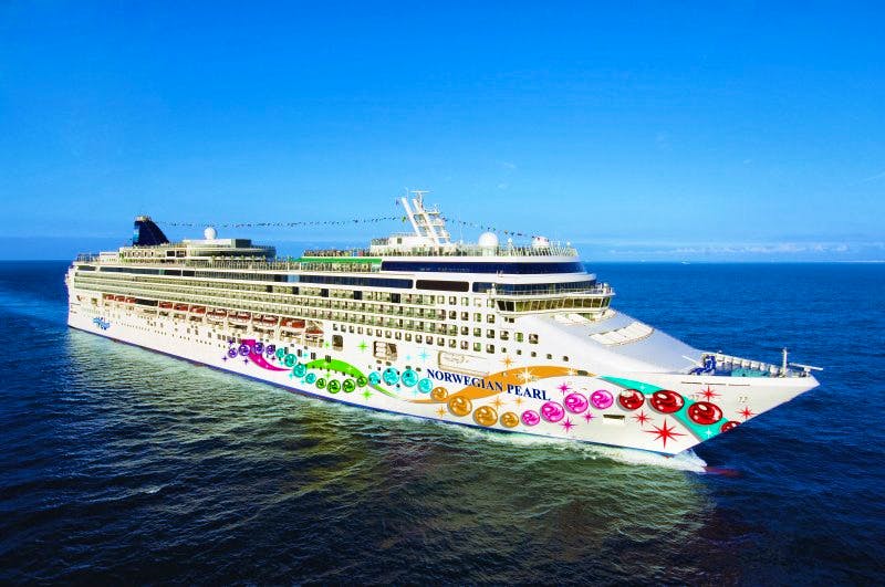 NCL-Kreuzfahrtschiff Norwegian Pearl auf See - ©© NCL Unlimited Usage
