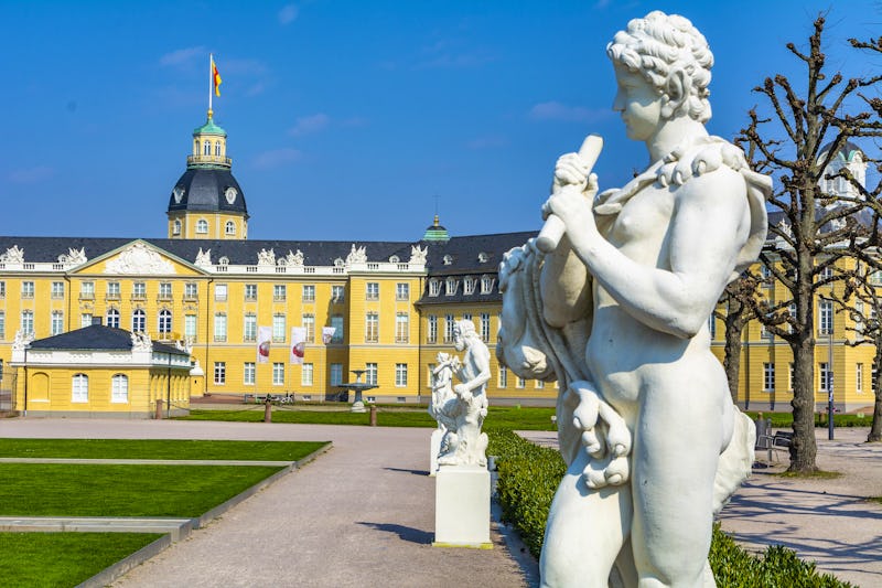 Schloss Karlsruhe – © Bild von Valdas Miskinis auf Pixabay