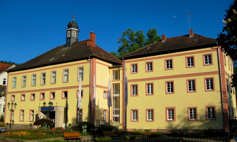 Bad Orb - Rathaus, früher die Salinenverwaltung - ©TH. Korr - Wikimedia