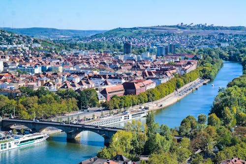 Würzburg in Franken am Main &ndash; &copy; Bild von IndiraFoto auf Pixabay