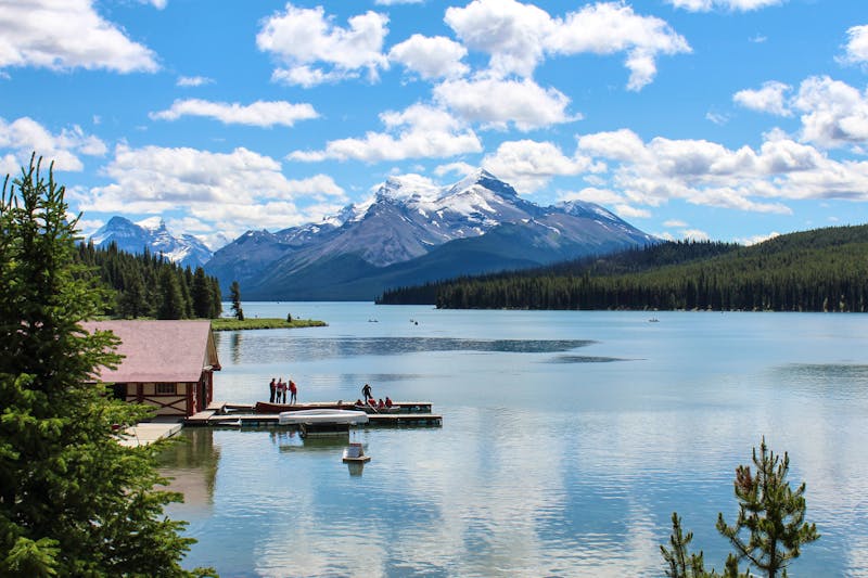 Der Maligne Lake im Jasper-Nationalpark in Westkanada - ©Bild von Dennis Larsen auf Pixabay