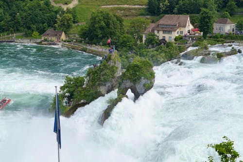 Schaffhausen - Rheinfall mit Wassermühle &ndash; &copy; Andreas Böcker