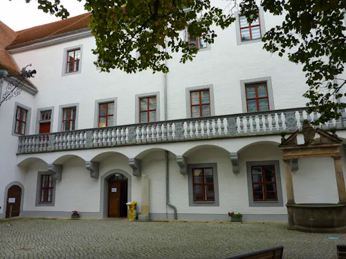Schloss Doberlug - Innenhof &ndash; &copy; Eberhardt TRAVEL GmbH