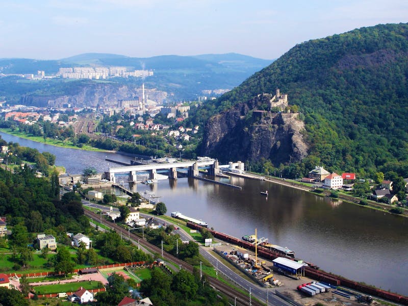 Usti nad Labem - Burg Strekov und Elbstauanlage Usti n. L.  - ©Rolf-Dresden - Wikimedia